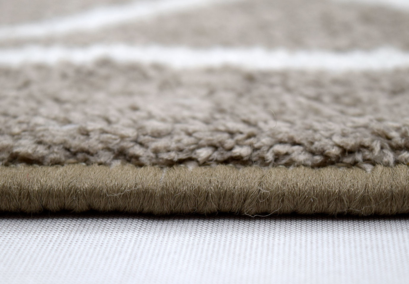 Micro Fiber rugs characterized by a soft, and rich material size:100x133