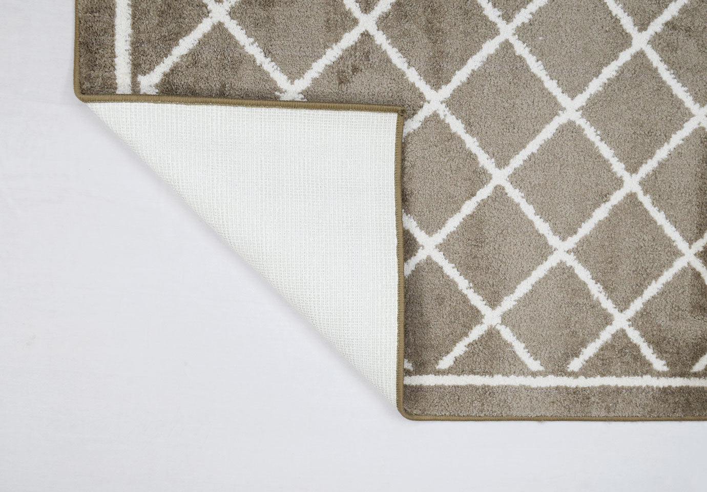 Micro Fiber rugs characterized by a soft, and rich material size:100x133