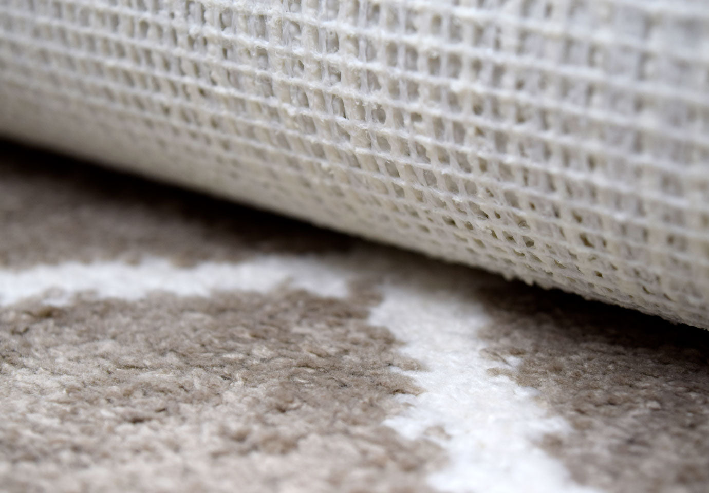 Micro Fiber rugs characterized by a soft, and rich material size:100x133