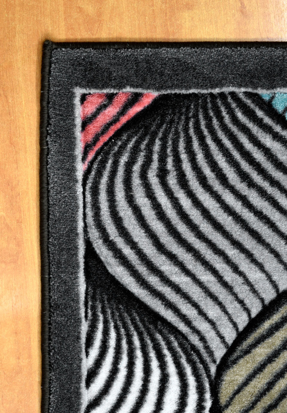 سجادة نيسان ثلاثية الأبعاد فخمة من نايلون 100% بتصميم عصري ومقاسات متعددة من Cairo Drop – Nissan 3D Rug Luxury Design for Modern Homes.