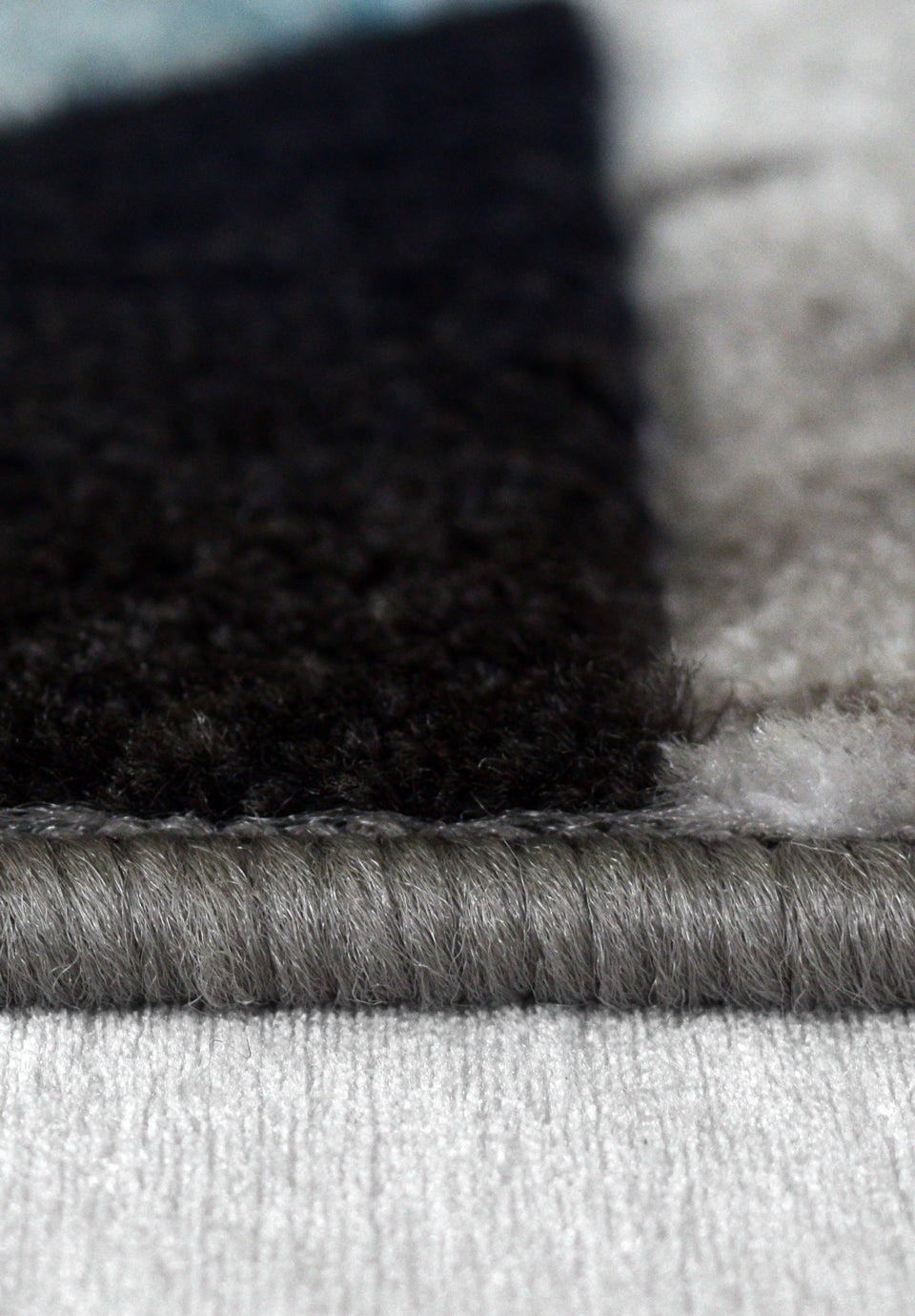 ممر كروز ثلاثي الأبعاد منحوت بخامة نايلون فاخرة وتصميم راقي لممراتك، اكتشفه الآن مع Cairo Drop – 3D Carved Runner Rug from Cairo Drop.