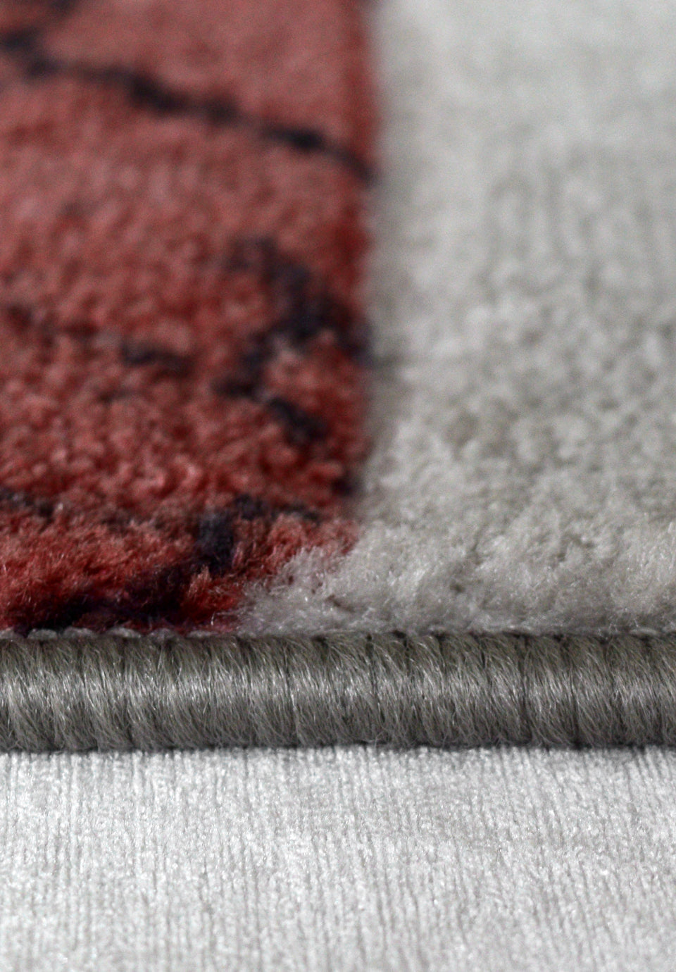 سجادة كروز ثلاثية الأبعاد بتصميم فاخر وخامة نايلون متينة تمنح منزلك لمسة عصرية. MAC rug – 3D nylon design, elegant, durable & easy to clean.