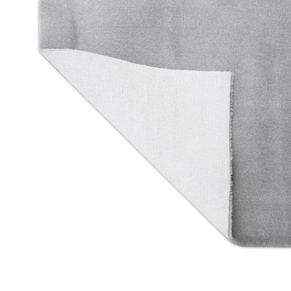 موكيت أتلانتا الفاخر من الحائط إلى الحائط بألوان أنيقة وخامة نايلون متينة. توصيل سريع من Cairo Drop.Atlanta wall-to-wall carpet in red, beige, and silver.