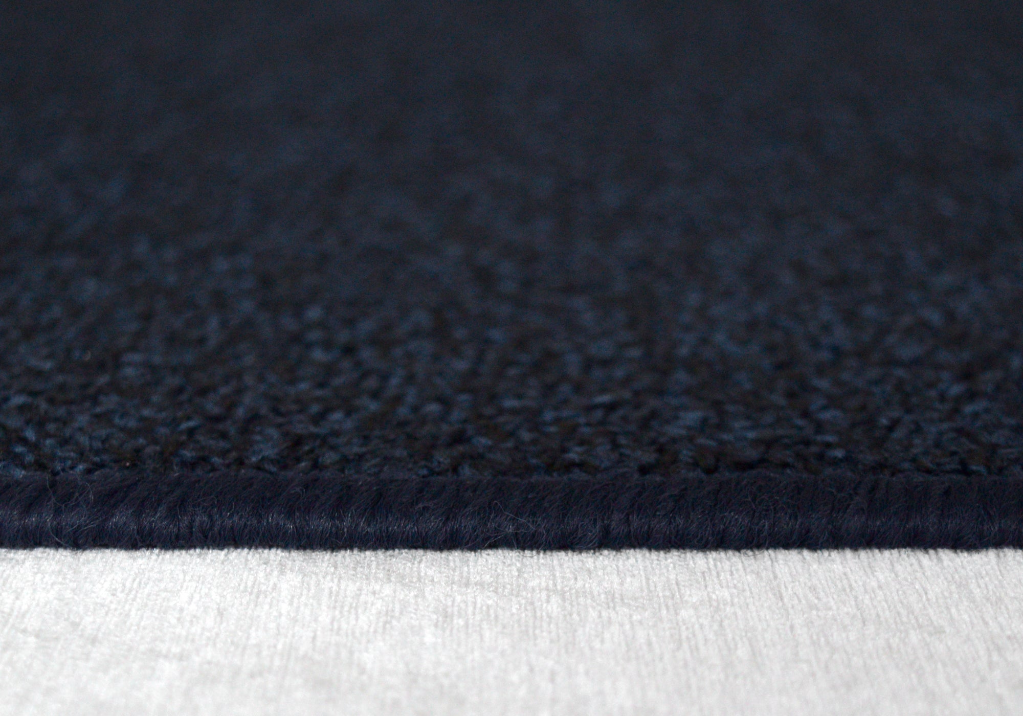 سجادة سابها ماك مقاس 137×200 سم من بولي بروبلين متينة وعصرية، بتوصيل وضمان من Cairo Drop.
Sabha Mak Rug 137x200 cm – Durable Polypropylene 