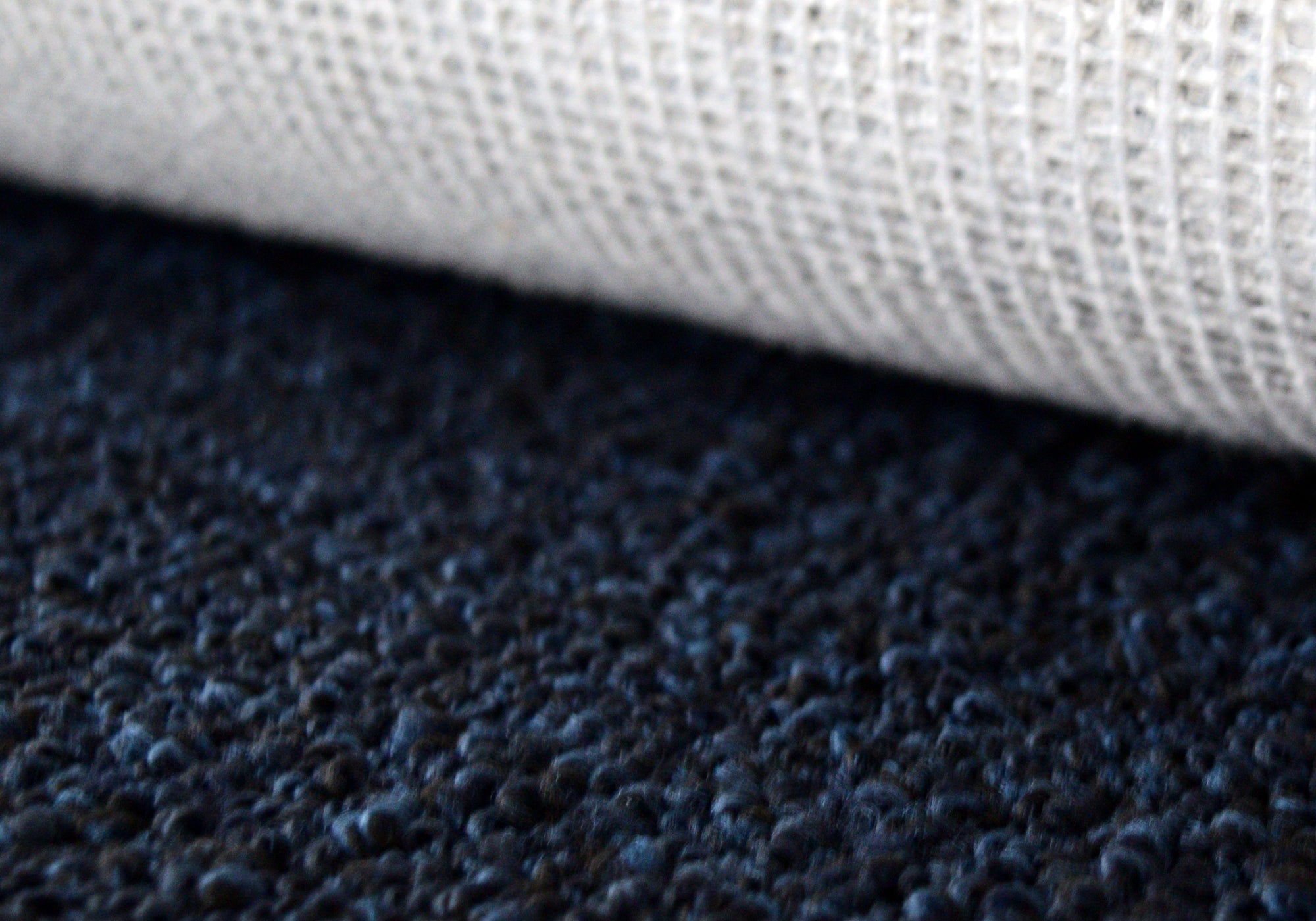 سجادة سابها ماك مقاس 137×200 سم من بولي بروبلين متينة وعصرية، بتوصيل وضمان من Cairo Drop.
Sabha Mak Rug 137x200 cm – Durable Polypropylene 