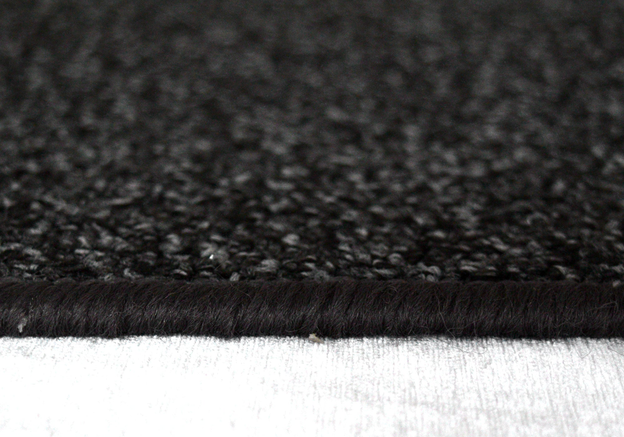 سجادة سابها ماك مقاس 137×200 سم من بولي بروبلين متينة وعصرية، بتوصيل وضمان من Cairo Drop.
Sabha Mak Rug 137x200 cm – Durable Polypropylene 