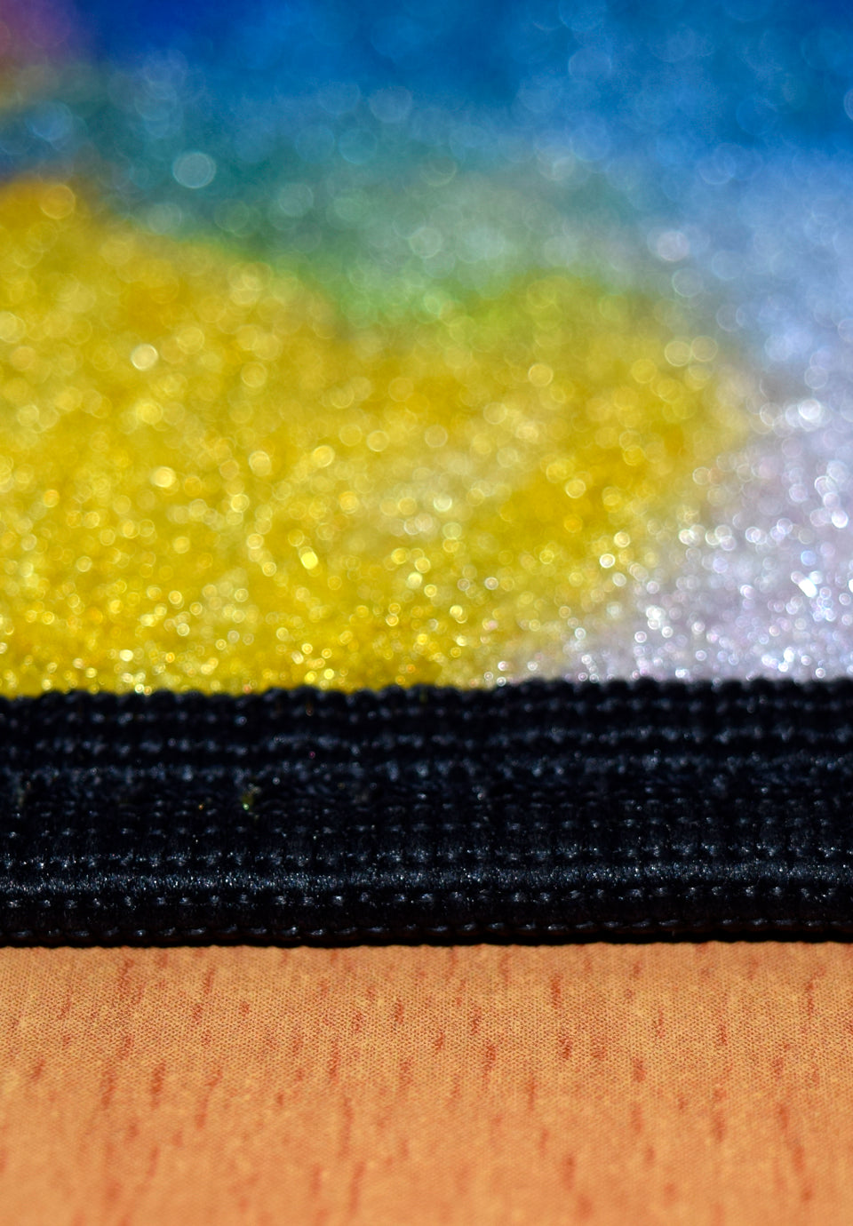 سجاد حائط ماك ساندي -601151 - 1001 من Cairo Drop، تصميم عصري بخامة نايلون 100%، جودة عالية وسهولة تنظيف. Modern wall carpet, nylon material.