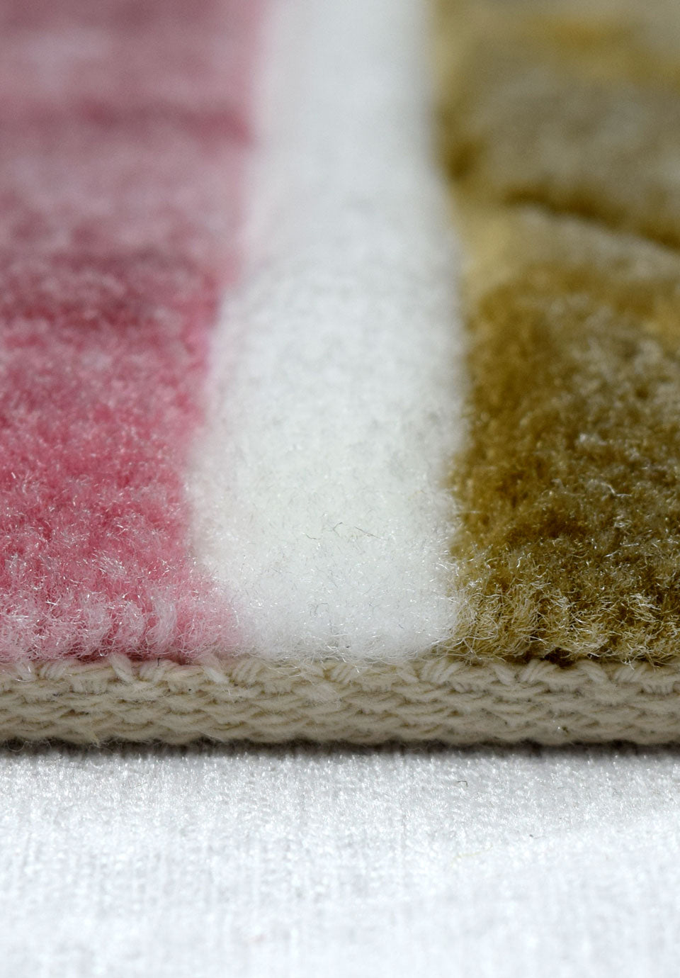 سجاد اتلانتا ثلاثي الأبعاد 153725-48 بتصميم عصري ونايلون 100% مع ضمان وتوصيل من Cairo Drop – Atlanta 3D nylon rug modern design with delivery.