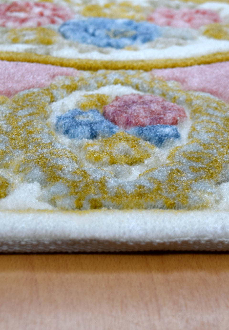 سجاد ماك كاربت شينويس بخامة نايلون متينة وتصميم عصري يناسب كل منزل، متوفر بمقاسات مختلفة.
MAC Carpet Chinois modern nylon rugs – stylish, durable, easy to clean.