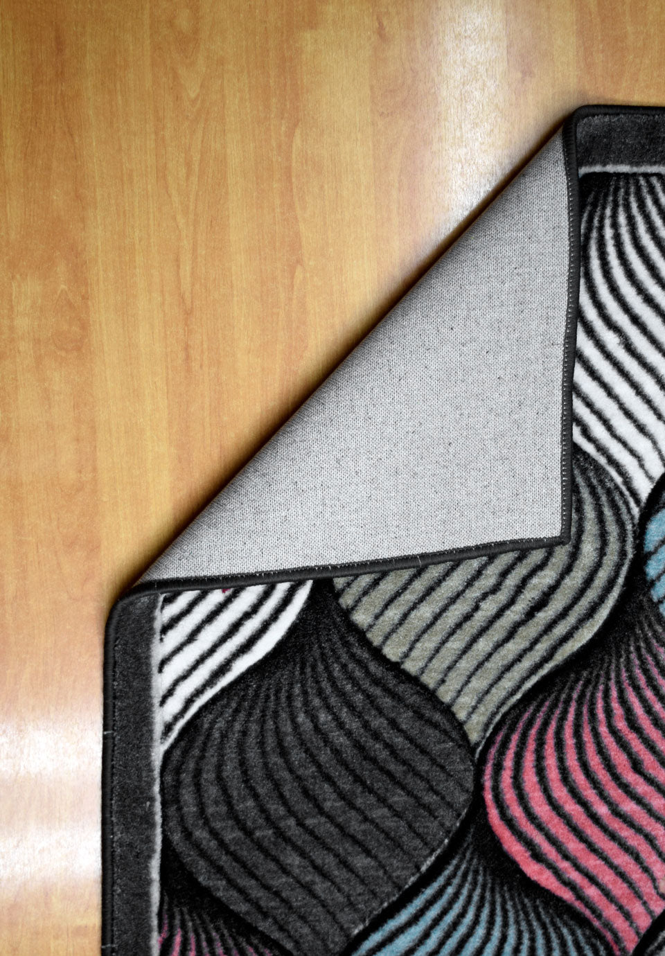 سجادة نيسان ثلاثية الأبعاد فخمة من نايلون 100% بتصميم عصري ومقاسات متعددة من Cairo Drop – Nissan 3D Rug Luxury Design for Modern Homes.