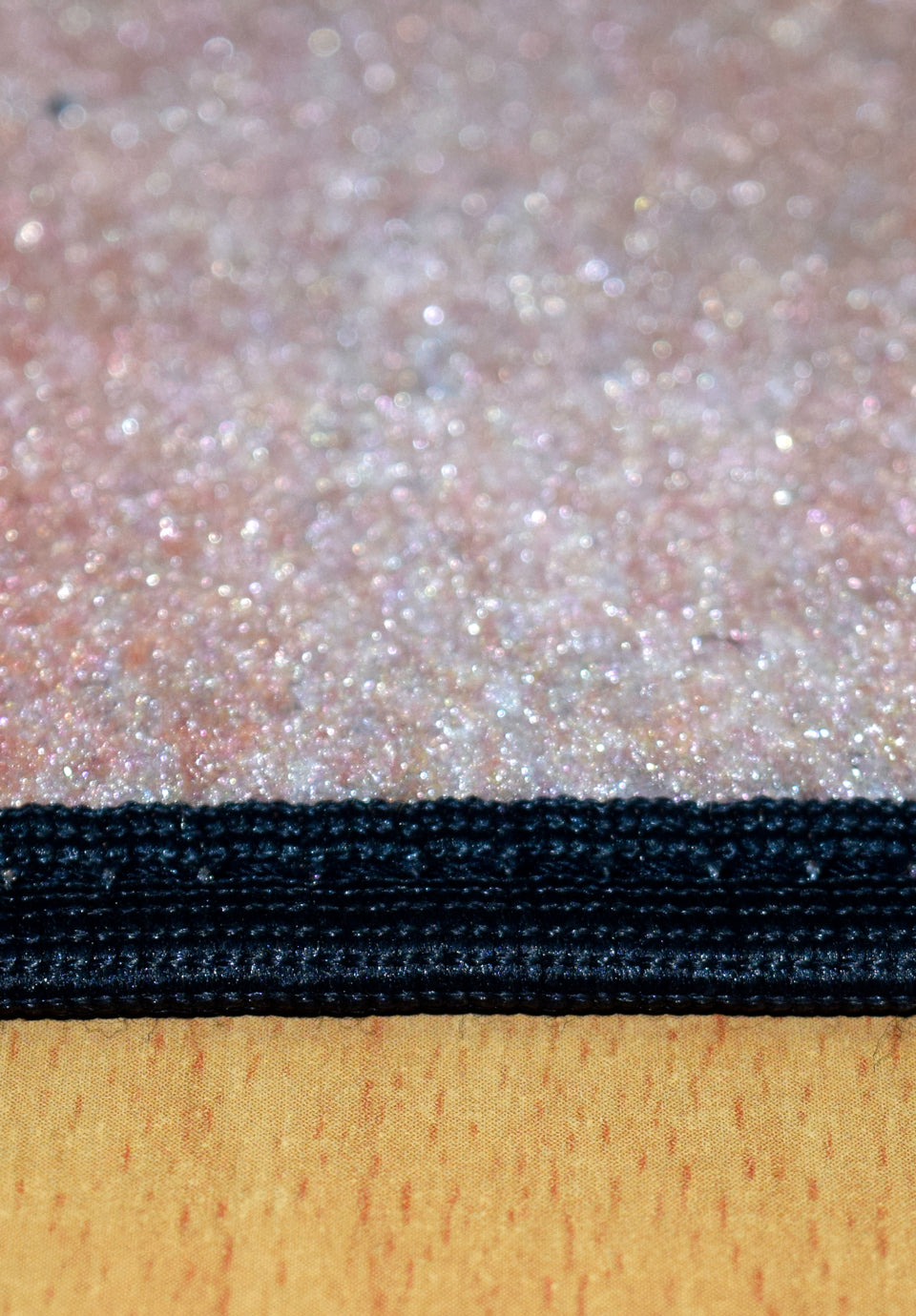 سجاد حائط ماك ساندي 600461-17001 بتصميم عصري وخامة نايلون متينة. wall carpet – modern nylon design with durable backing and fast delivery.