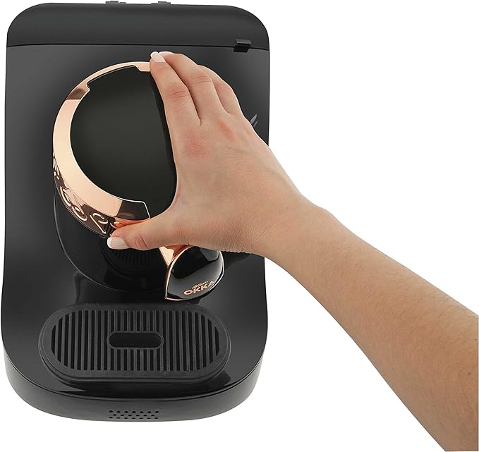 ماكينة ok001 من أرزوم لتحضير القهوة التركية – 710 وات، نظامي تسوية، صب وتنظيف ذاتي. Arzum Okka Turkish Coffee Maker – OK001 Black/White × Gold – 710W.