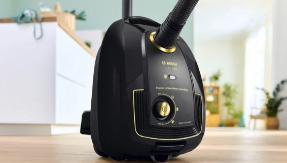 "مكنسة بوش BGL38GOLD 2200 واط ألمانية باللون الأسود والذهبي مع فلتر HEPA وكيس غبار كبير الحجم XL"