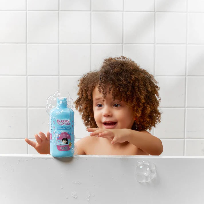 رغوة استحمام للأطفال بتركيبة طبيعية تنظف بلطف وتوفر فقاعات ممتعة | Bubblzz Kids Bubble Bath gently cleanses kids’ skin with rich fun bubbles.