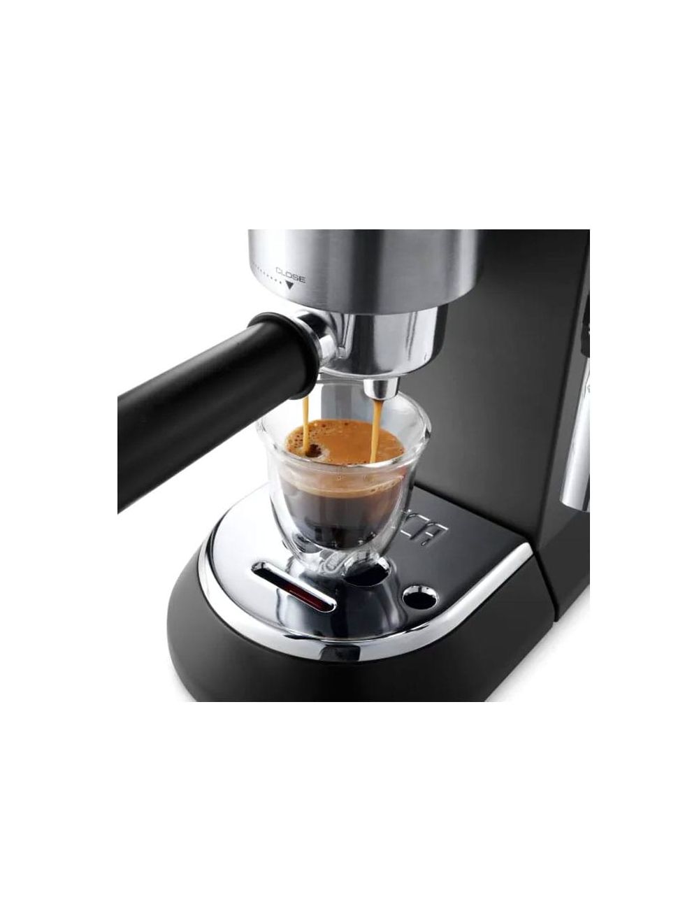 اشتري ماكينة اسبريسو ديلونجي ديديكا 15 بار موديل EC685 بسعة 1.1 لتر وألوان متنوعة. ضمان سنة وتوصيل سريع من Cairo Drop لأفضل تجربة قهوة.