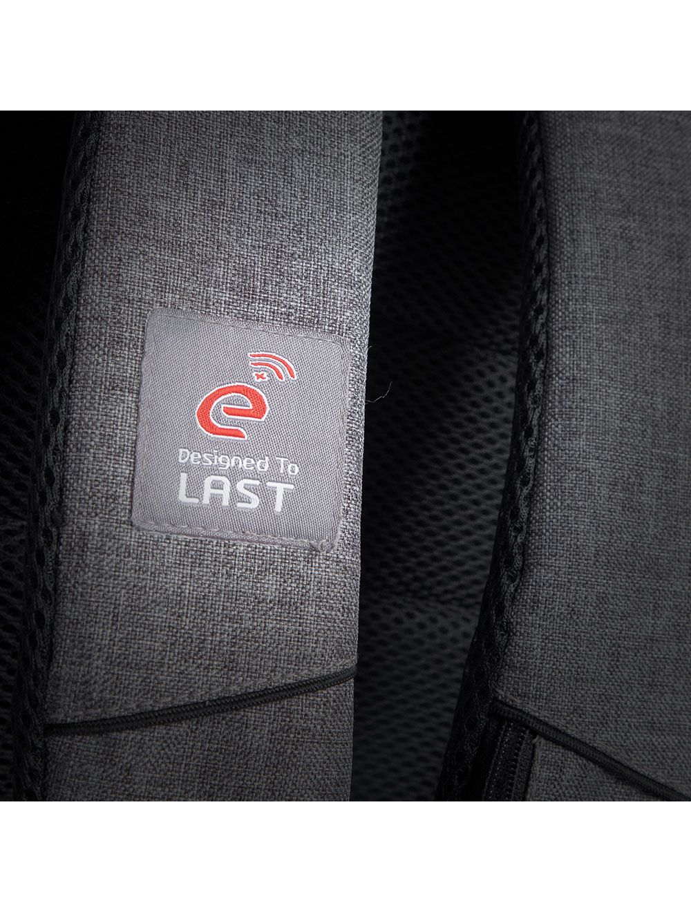 شنطة لاب توب أي ترين (BG811) 15.6 بوصة مقاومة للماء ومبطنة للحماية بتصميم أنيق عملي. E-Train laptop backpack 15.6” water-resistant & stylish.