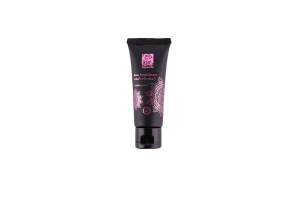 كريم بتلات الورد حج عرفة يمنح ترطيبًا وتفتيحًا طبيعيًا برائحة ورد منعشة. Hag Arafa Rose Petals Cream brightens and hydrates your skin naturally with rose fragrance.