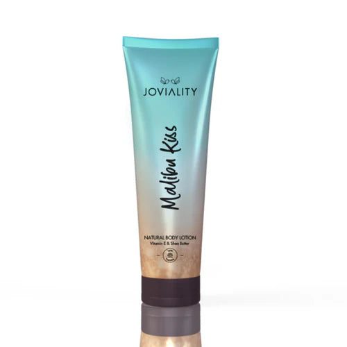 لوشن الجسم الطبيعي من جوفياليتي غني بزبدة الشيا وزيت اللوز لترطيب ونعومة فائقة تدوم طويلًا. Joviality body lotion gives deep hydration and softness.