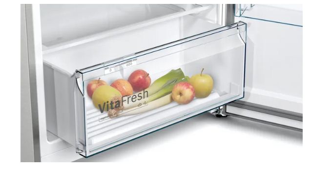 ثلاجة بوش KDN43NL2E8 ستانليس ستيل No Frost بسعة كبيرة وتبريد متساوي، احصل عليها الآن. Bosch KDN43NL2E8 fridge with top freezer and uniform cooling.