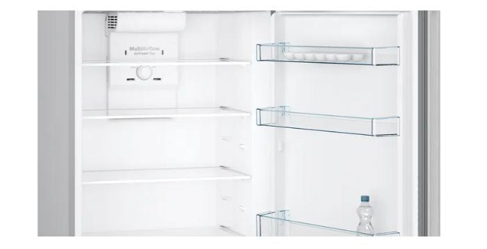 ثلاجة بوش KDN43NL2E8 ستانليس ستيل No Frost بسعة كبيرة وتبريد متساوي، احصل عليها الآن. Bosch KDN43NL2E8 fridge with top freezer and uniform cooling.