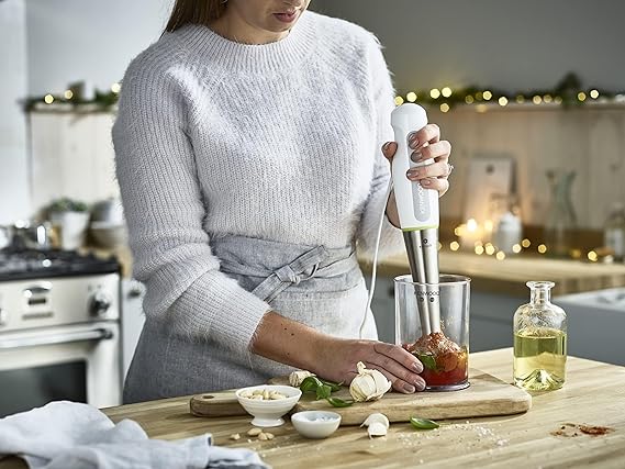 خلاط يدوي كينوود HDP109WG متعدد الألوان 700 واط، تصميم عصري وخفيف. Kenwood hand blender 700W modern design, lightweight and powerful.
