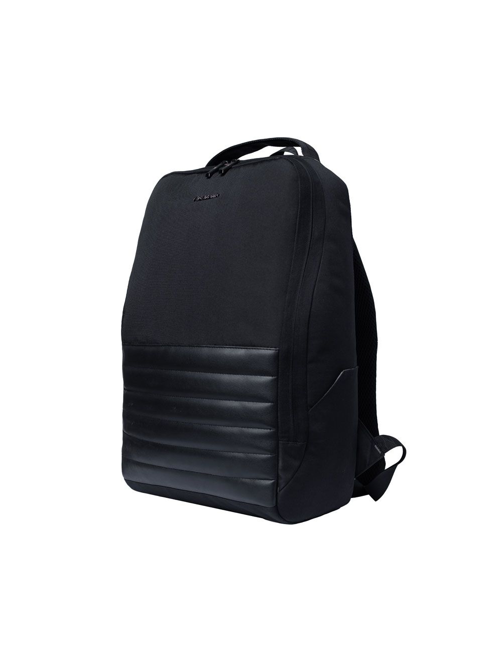 شنطة لافينتو 15.6 بوصة مبطنة ضد الصدمات ومقاومة للماء مع ماوس هدية. L’avvento laptop bag 15.6", waterproof, padded, with free mouse.