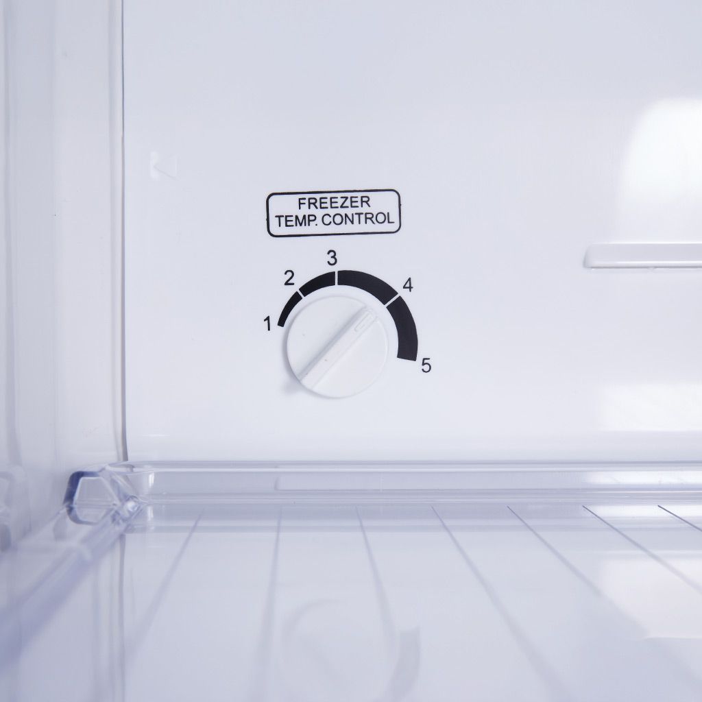 تورنيدو ثلاجة 2 باب نوفروست 296 لتر بفلتر بلاتينيوم. Tornado 296L No Frost 2-door fridge with platinum odor filter & LED lighting.