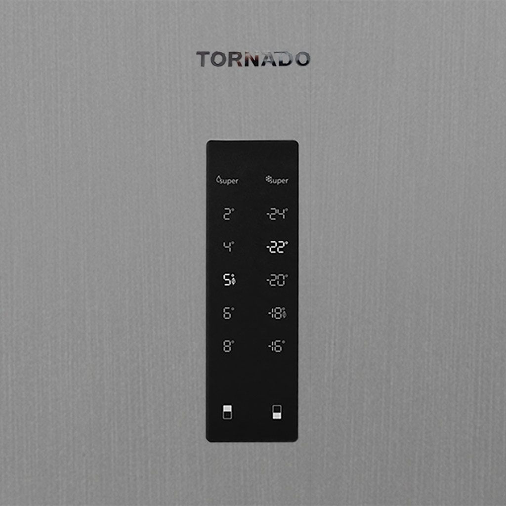 ثلاجة تورنيدو نوفروست 496 لتر بتقنيات تبريد متقدمة وشاشة ديجيتال. Tornado 496L NoFrost refrigerator with advanced cooling and digital control.
