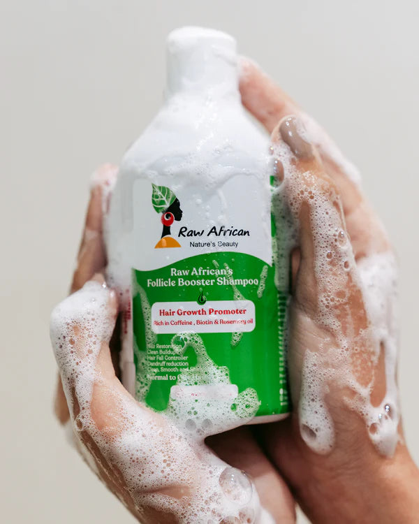 شامبو رو أفريكان يعزز نمو الشعر ويقوي البصيلات بفضل الكافيين والبيوتين، مثالي للشعر الضعيف – Raw African shampoo boosts hair strength and vitality.