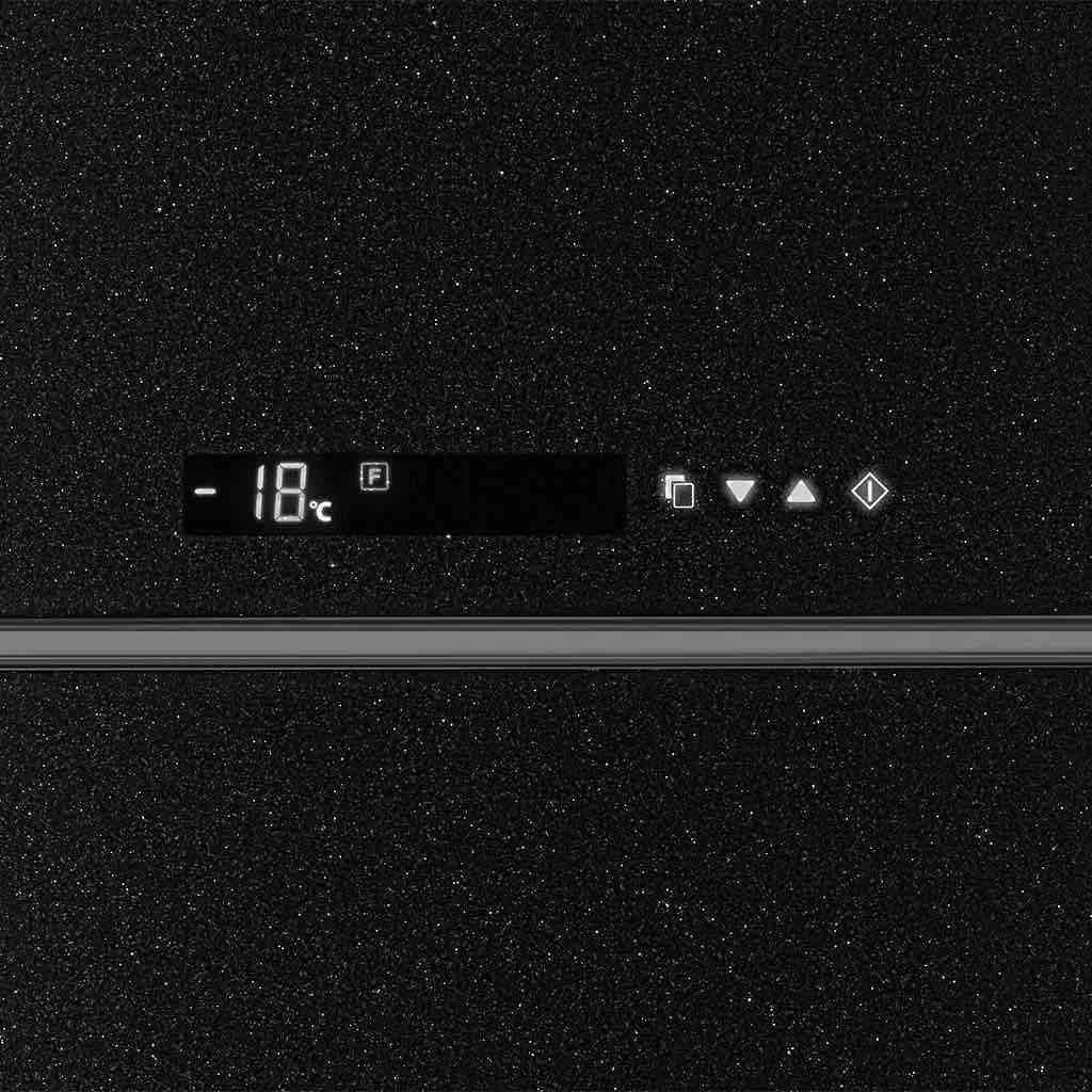 ثلاجة شارب انفرتر نوفروست 538 لتر بتقنيات التبريد المتقدمة، مع تصميم زجاجي أنيق وكفاءة عالية، Sharp No-Frost 538L with inverter technology and premium cooling.