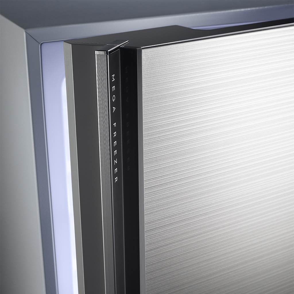 ثلاجة شارب انفرتر نوفروست 538 لتر بتقنيات التبريد المتقدمة، مع تصميم زجاجي أنيق وكفاءة عالية، Sharp No-Frost 538L with inverter technology and premium cooling.