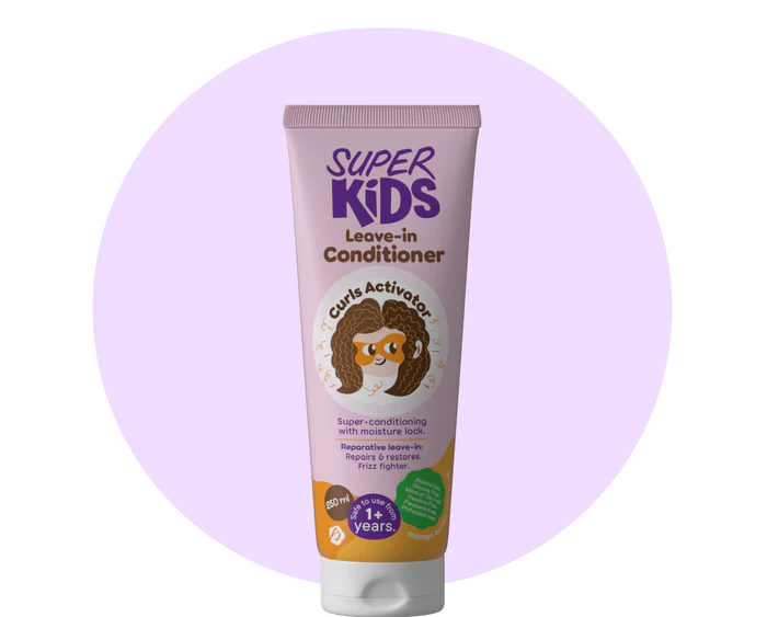بلسم سوبركيدز ليف إن يمنح شعر الأطفال ترطيبًا وحماية بدون شطف، تركيبة آمنة وخفيفةSuperkids Leave-In Conditioner hydrates, defines curls & protects kids’ hair gently.