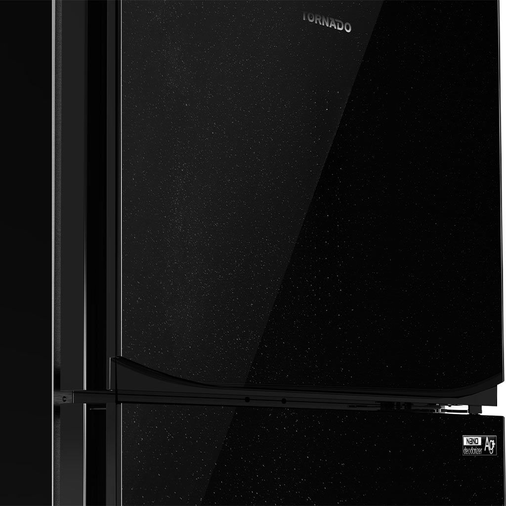ثلاجة تورنيدو نوفروست 396 لتر بتقنيات Hybrid Cooling وAg+، تبريد قوي وكفاءة عالية. Tornado 396L refrigerator with fast cooling and odor filter.