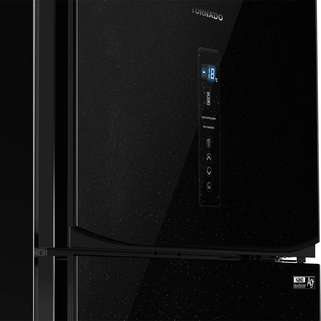 ثلاجة تورنيدو نوفروست 450 لتر بتبريد Hybrid وNano Deodorizer. Tornado 450L NoFrost refrigerator with hybrid cooling and digital control.